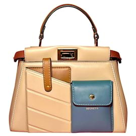 Fendi-Fendi Peekaboo Utility Bag Small size in calf leather Leather.-Beige
