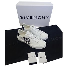 Givenchy Chito Sneakers White Fur 44 White