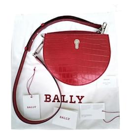 Bally-Bally Cecyle Kleine Umhängetasche aus Leder mit Krokoprägung-Rot