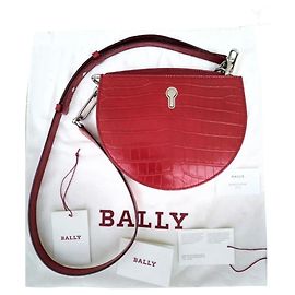 Bally Cecyle Small Crossbody de couro com estampa de crocodilo Vermelho