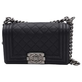 Bolsa Chanel Small Boy em couro de bezerro preto Preto
