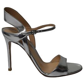 Gianvito Rossi Ankle Strap Sandals in Silver Leather Silvery Metallic