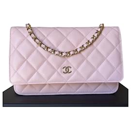 Chanel-Carteira acolchoada clássica de caviar rosa claro com corrente-Rosa