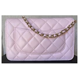Chanel-Portafoglio classico trapuntato in caviale rosa chiaro su catena-Rosa
