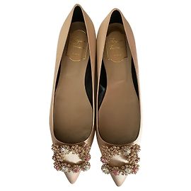Roger Vivier Fivela de Strass Flor Creme