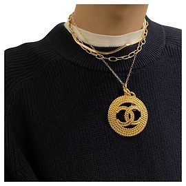Chanel collier pendentif Doré