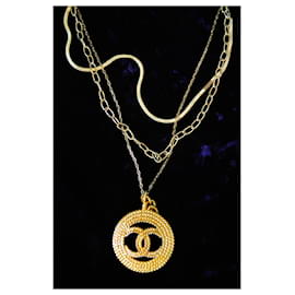 Chanel-pendant necklace-Golden