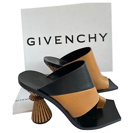 Givenchy Maultiere Schwarz Karamell