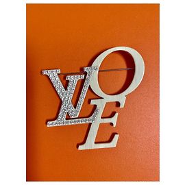 Louis Vuitton Alfinetes e broches Bege