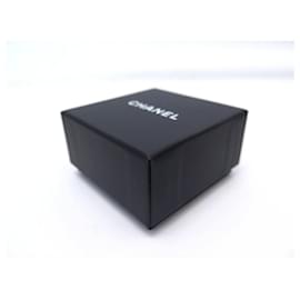 Chanel-NEW CHANEL JEWELRY BOX FOR EARRINGS WITH BLACK POUCH 7 x 4 cm-Black