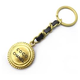 Chanel-NEW VINTAGE CHANEL KEYRING 1994 MEDALLION COCO CHARM GOLD METAL NEW KEY RING-Golden
