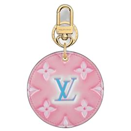 Louis Vuitton-Charm de bolsa LV Illustre novo-Rosa