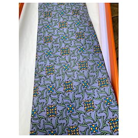 Hermès-Linda gravata floral Hermès-Azul marinho