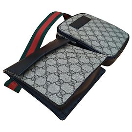 Gucci Raro marsupio GG Supreme a nove scomparti foderati Beige