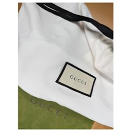 Gucci-Nova viseira de vinil Gucci com faixa icônica-Vermelho