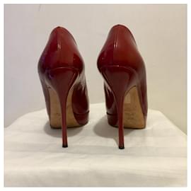 Gucci-High heeled patent pumps in dark red with supporting platform-Dark red