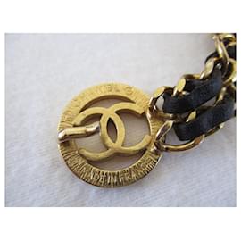 Chanel-lined chain & leather belt.-Gold hardware