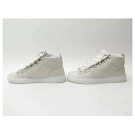 Balenciaga sneakers triple s - bianco farfetch lacci bianco - Stileo.it