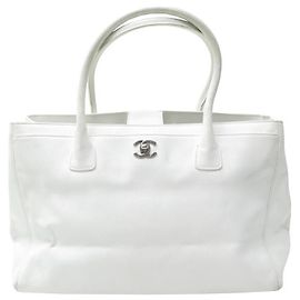 CHANEL EXECUTIVE MM HANDBAG IN WHITE GRAIN LEATHER WHITE LEATHER HAND BAG White