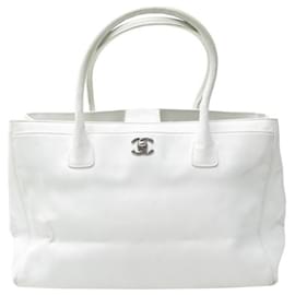 Chanel-CHANEL EXECUTIVE MM HANDBAG IN WHITE GRAIN LEATHER WHITE LEATHER HAND BAG-White