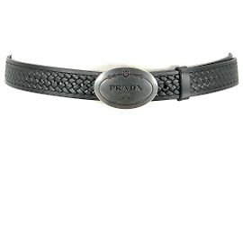 Cinto Prada em couro trançado preto com logo prateado com fivela Preto