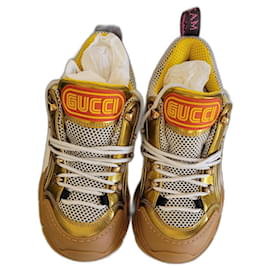 Tênis Gucci Flashtrek Dourado
