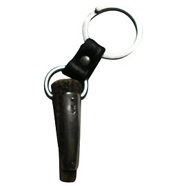 Yves Saint Laurent chaveiro Mombaça. Hardware prateado