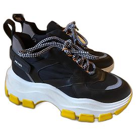 Baskets Prada en cuir noir 39 Noir