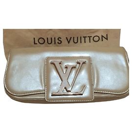 Bolso sobrio charol de louis vuitton Beige Dorado