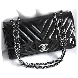 Chanel Bolsa com aba preta clássica atemporal 25 cm Preto