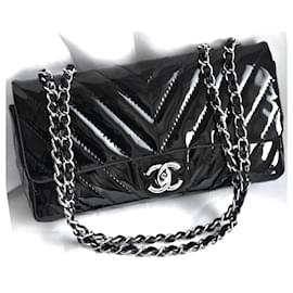 Chanel-Bolsa com aba preta clássica atemporal 25 cm-Preto