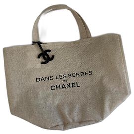 Chanel Presente VIP Outro