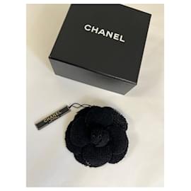 Chanel-broche de camelia-Negro