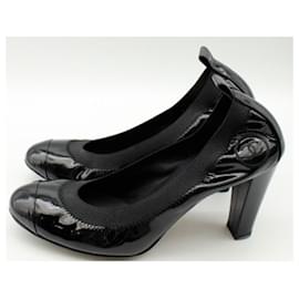 Chanel-Chanel Black Patent Leather CC Scrunch  Heel Pumps-Black