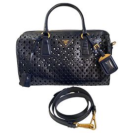 Sac bowling Prada en cuir verni perforé bleu Bleu