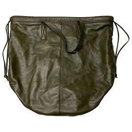 Nova bolsa de capacete Victoria Beckham em couro verde escuro Verde