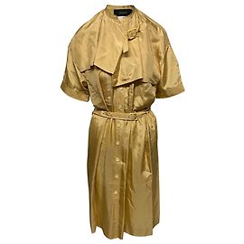 Joseph Riley Vestido de camisa em camadas com cinto em seda dourada Dourado