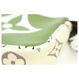 Louis Vuitton-Pochette à langer vert kaki x beige Monogram Giants Micro Pochette 74l24S-Autre