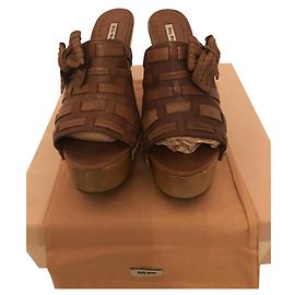 Miu Miu Clogs aus Leder Braun Braun