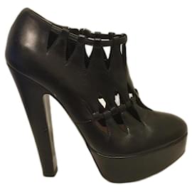Alaïa-Black Alaia Heels with cutouts-Black