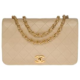 Chanel-Magnificent Chanel Classique full flap handbag in beige quilted lambskin, garniture en métal doré-Beige