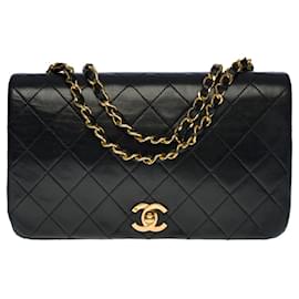 Chanel-Beautiful Chanel Classique full flap handbag in black quilted lambskin, garniture en métal doré-Black