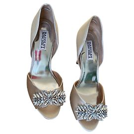 Badgley Mischka Rhinestone satin pumps Beige