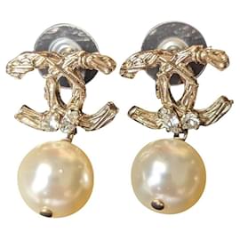 Chanel-CC B15Grandes boucles d'oreilles classiques en forme de perle de cristal avec logo V dans une boîte-Doré
