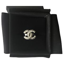 Bague Chanel CC avec perles incrustées argentée Argenté