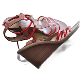 Louis Vuitton-Sandália vermelha de couro envernizado, 39IT.-Vermelho