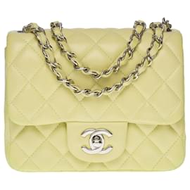 Chanel-Splendid and Rare Chanel Timeless Mini flap bag handbag in lime-colored quilted leather, Garniture en métal argenté-Green
