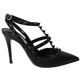 Valentino Garavani Rockstud Ankle Strap Pump 100 Em couro de novilho preto Preto