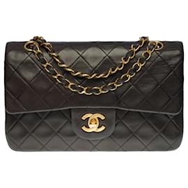 Chanel-The coveted Chanel Timeless bag 23 cm with lined flap in brown leather, garniture en métal doré-Brown