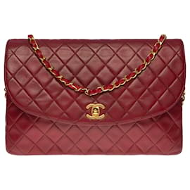 Chanel-Lovely Chanel Classique flap bag handbag in dark red quilted lambskin, garniture en métal doré-Dark red